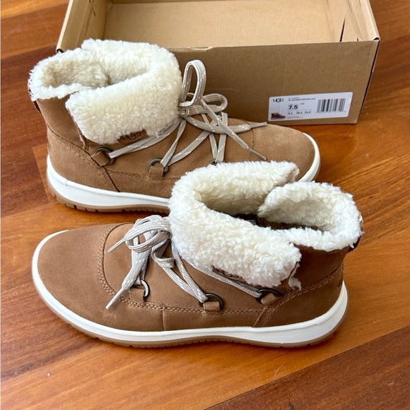 UGG Women's Lakeside Heritage Lace Boots in Chestnut Color- Size 7.5 - Picture 9 of 11